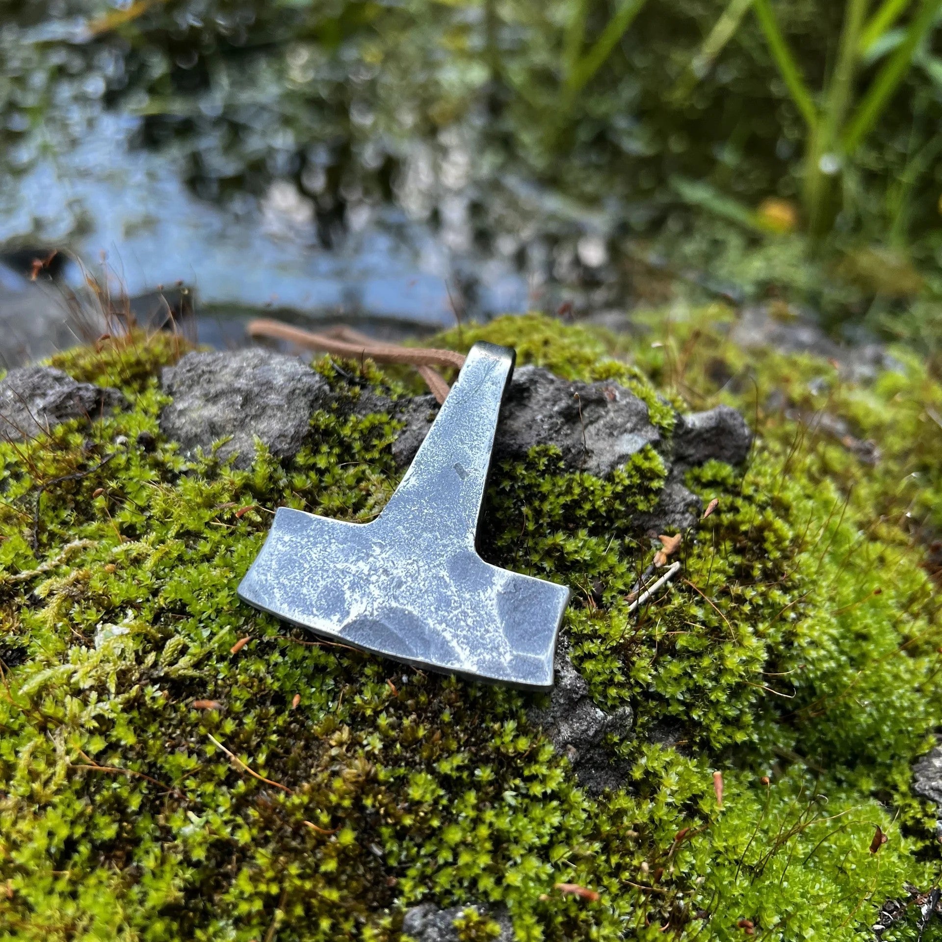 Handgeschmiedter Thorshammer YMIR mit Runengravur